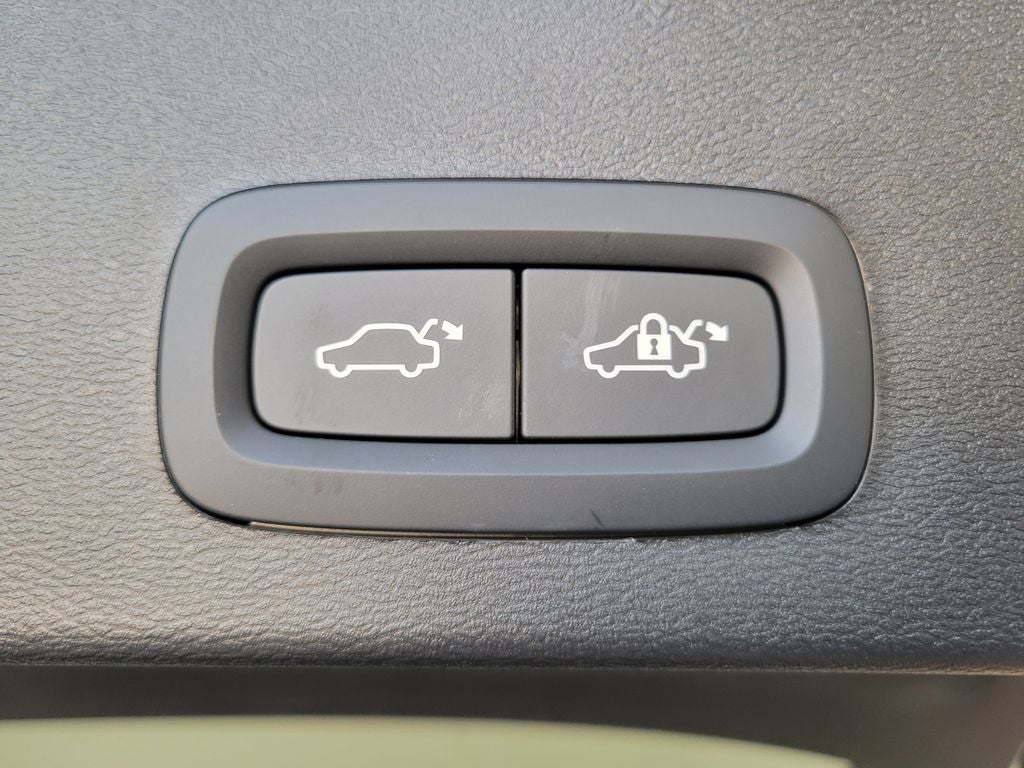 2025 Volvo XC40 Core - Photo 11