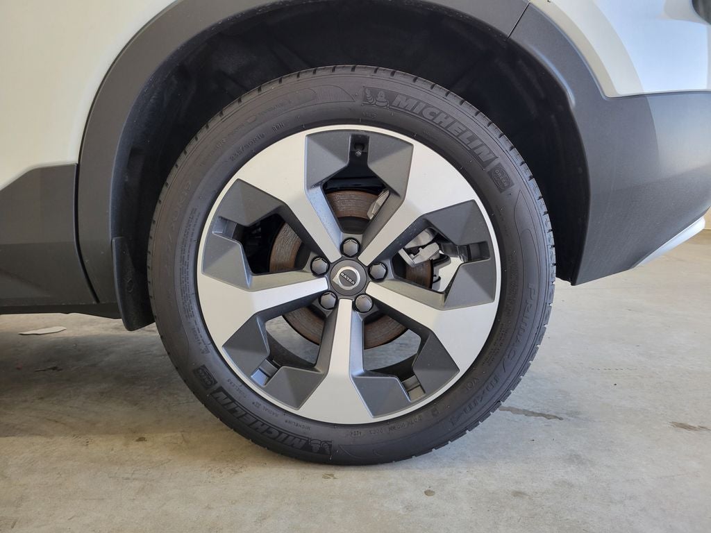 2025 Volvo XC40 Core - Photo 12