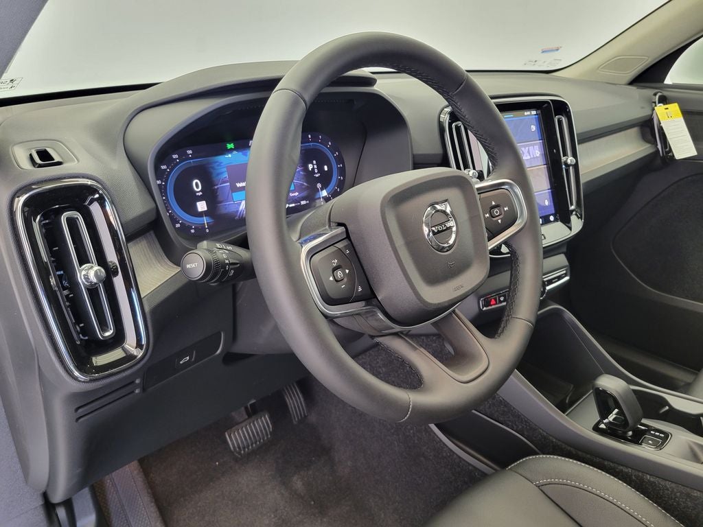 2025 Volvo XC40 Core - Photo 20