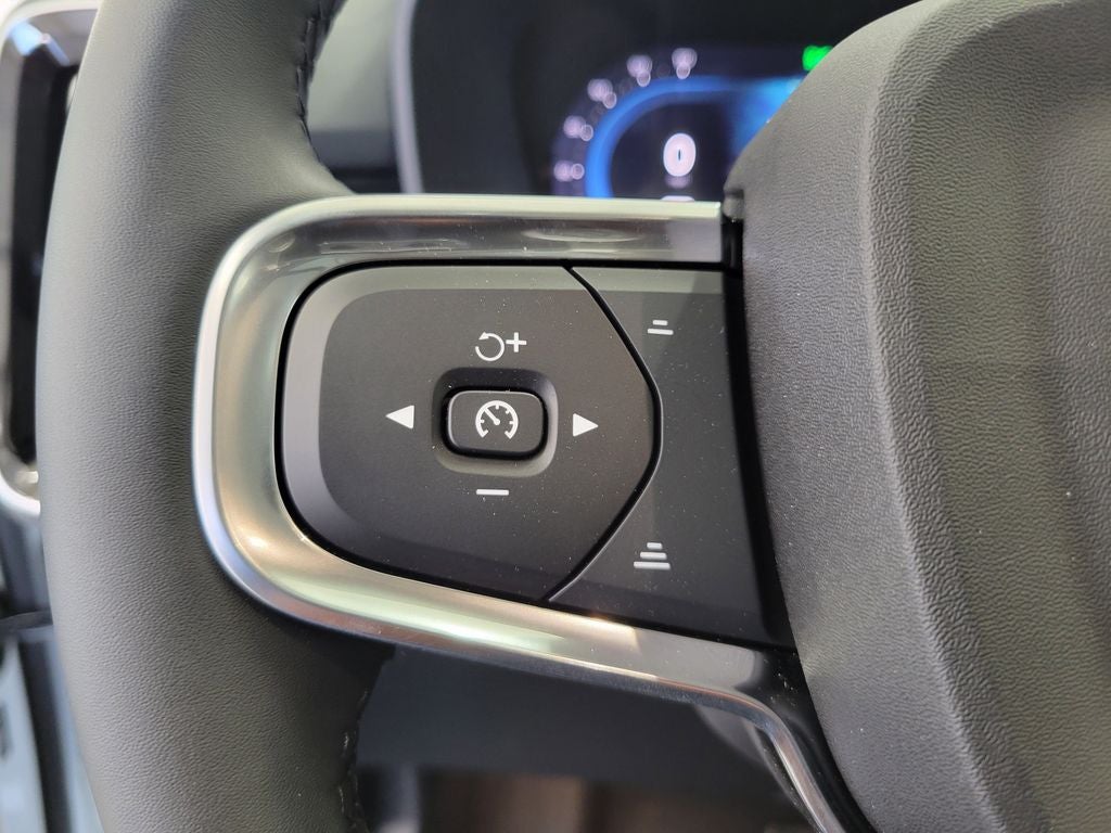 2025 Volvo XC40 Core - Photo 24