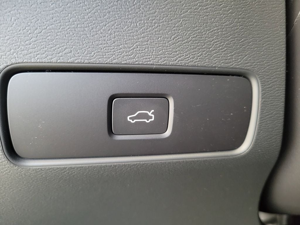 2025 Volvo XC40 Core - Photo 34