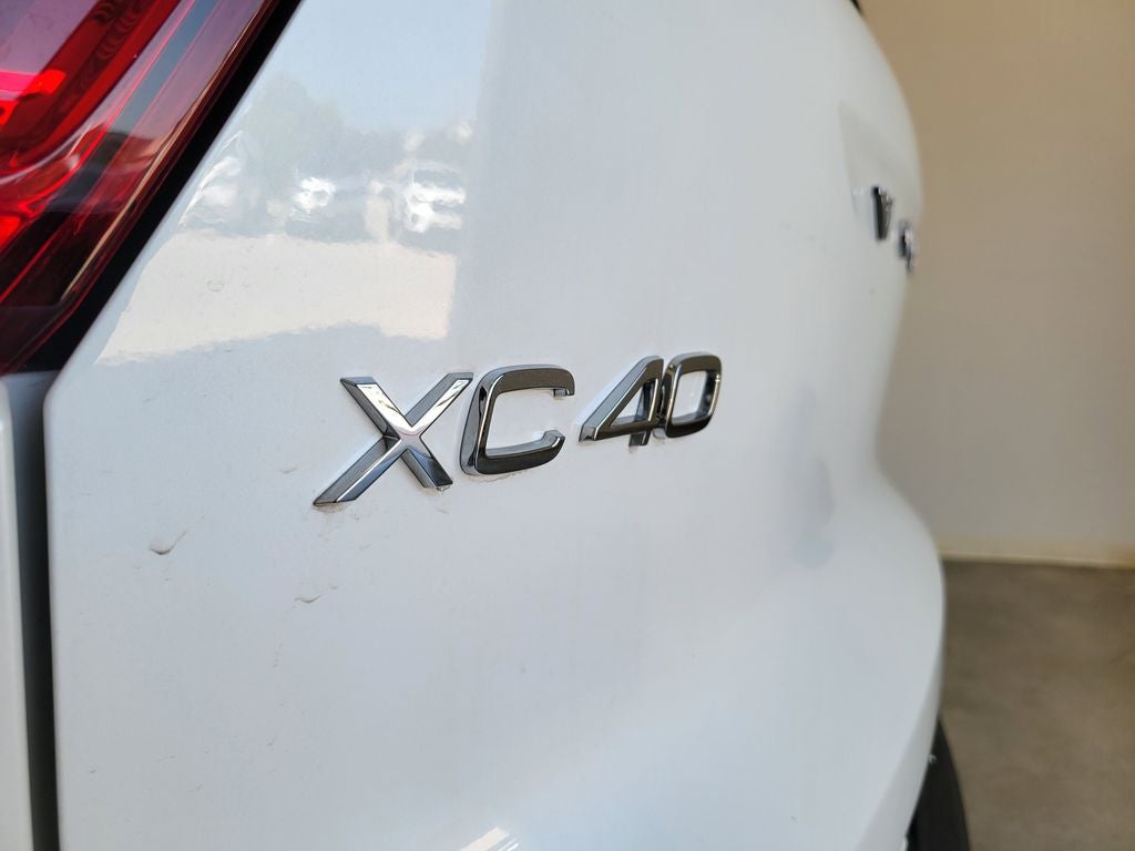 2025 Volvo XC40 Core - Photo 9