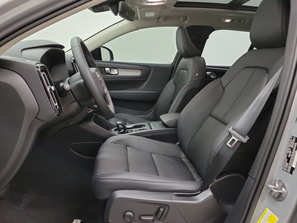 2026 Volvo XC40 B5 Core