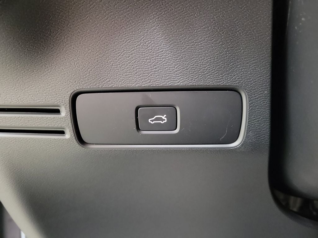 2026 Volvo XC40 B5 Core