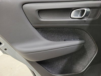 2025 Volvo XC40 B5 Core