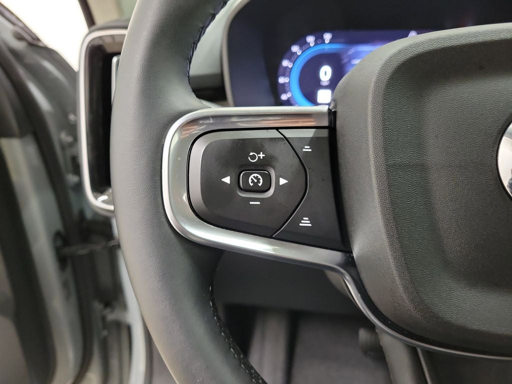 2025 Volvo XC40 B5 Core