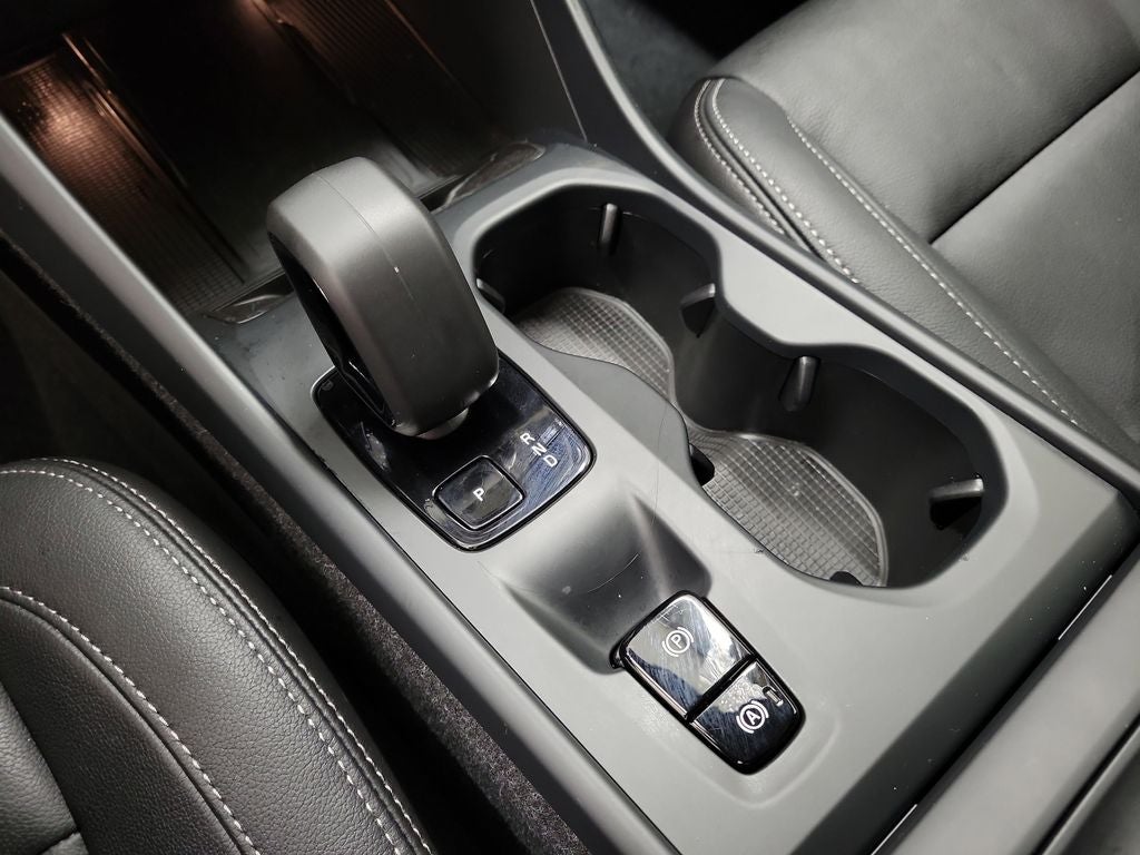 2025 Volvo XC40 B5 Core