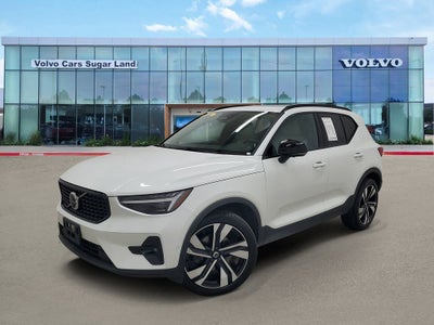 2025 Volvo XC40 B5 Ultra Dark Theme