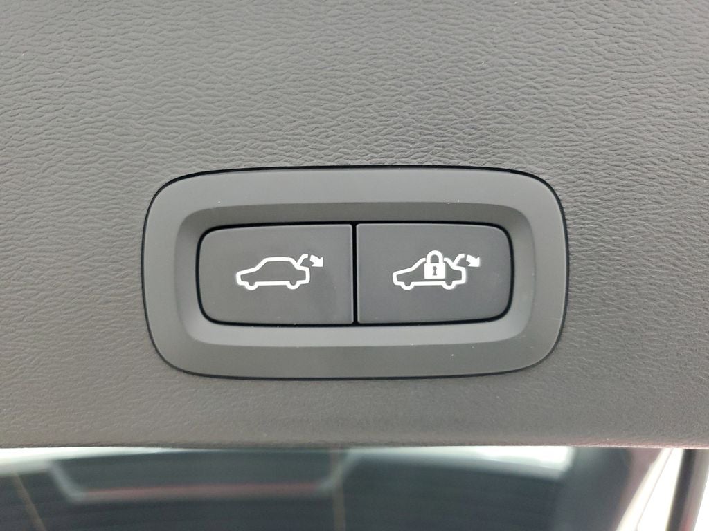 2025 Volvo XC40 B5 Ultra Dark Theme