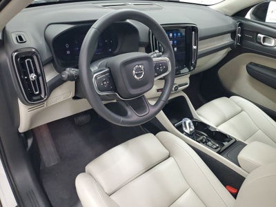 2025 Volvo XC40 B5 Ultra Dark Theme