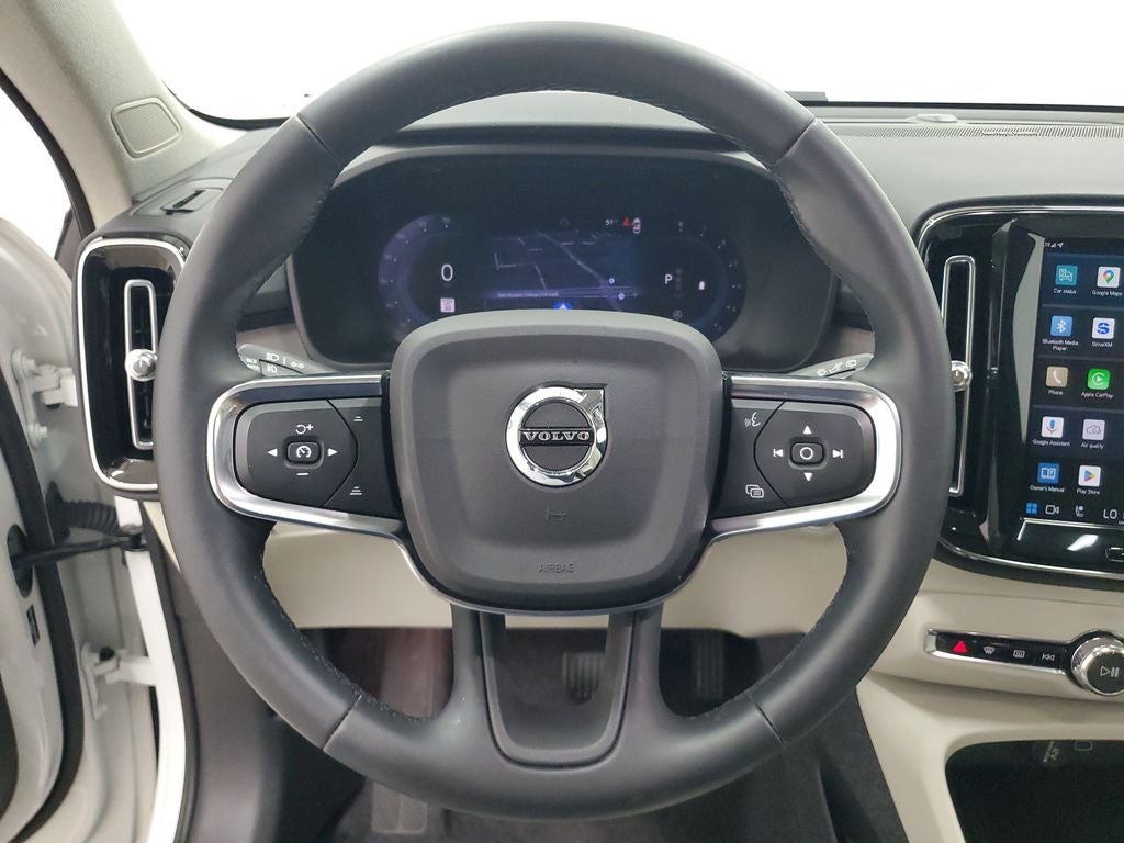 2025 Volvo XC40 B5 Ultra Dark Theme