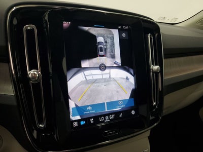 2025 Volvo XC40 B5 Ultra Dark Theme