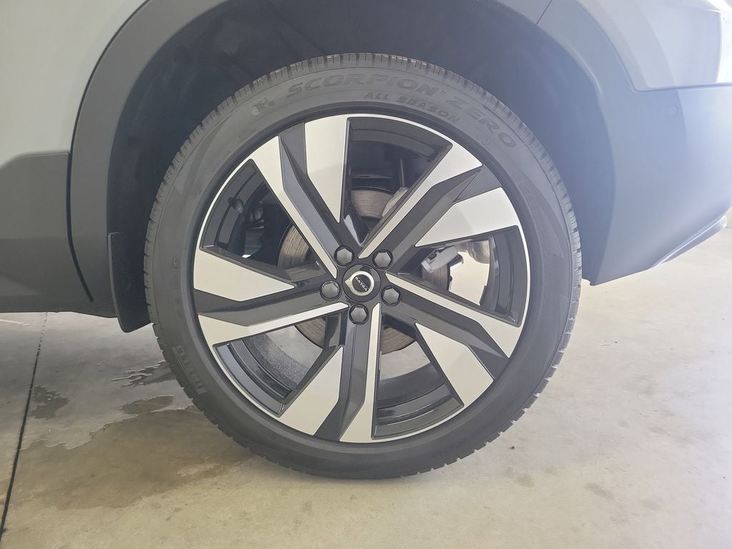 2026 Volvo XC40 B5 Ultra