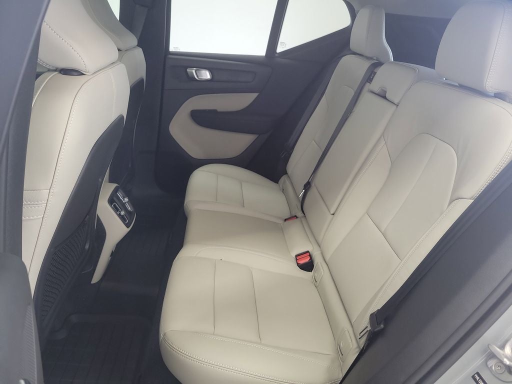 2026 Volvo XC40 B5 Ultra