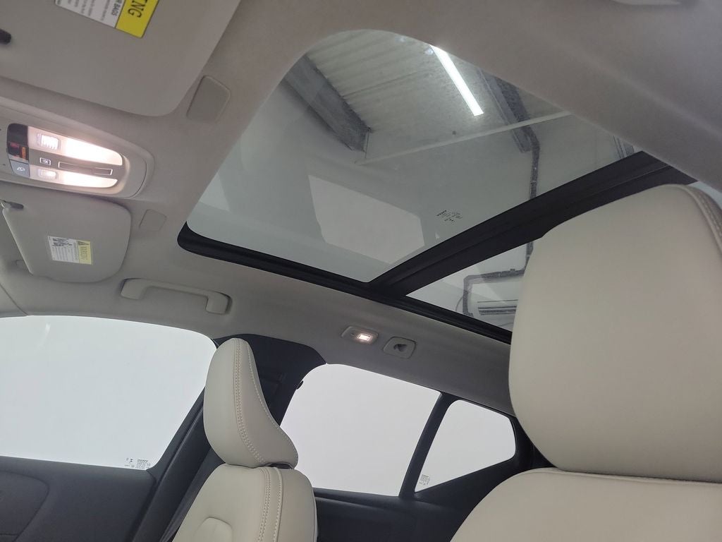 2026 Volvo XC40 B5 Ultra