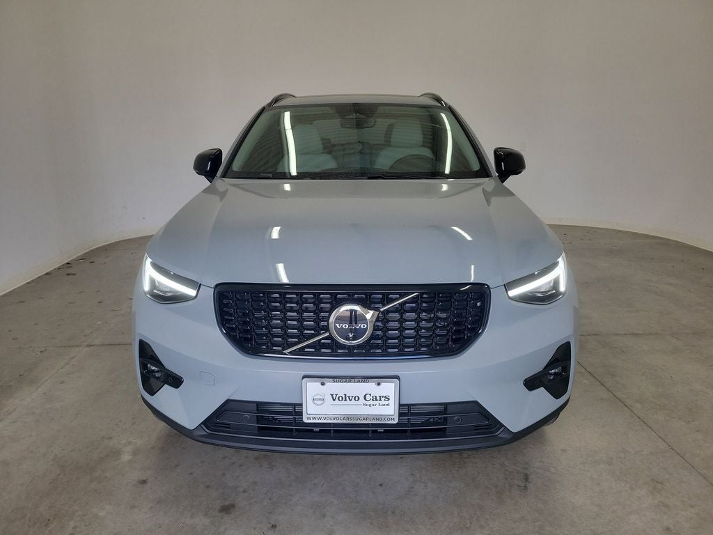 2026 Volvo XC40 B5 Ultra