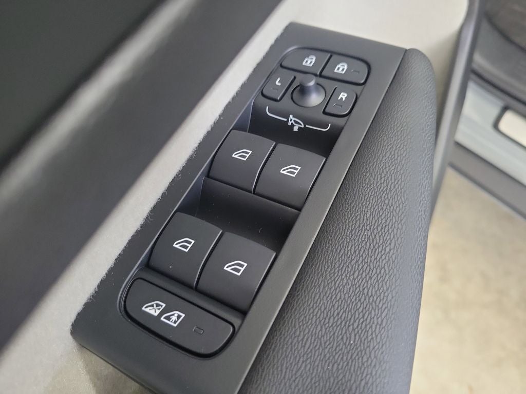 2026 Volvo XC40 B5 Ultra