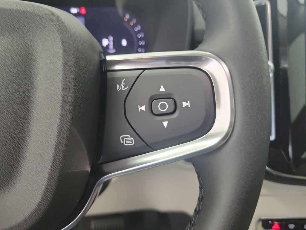 2026 Volvo XC40 B5 Ultra