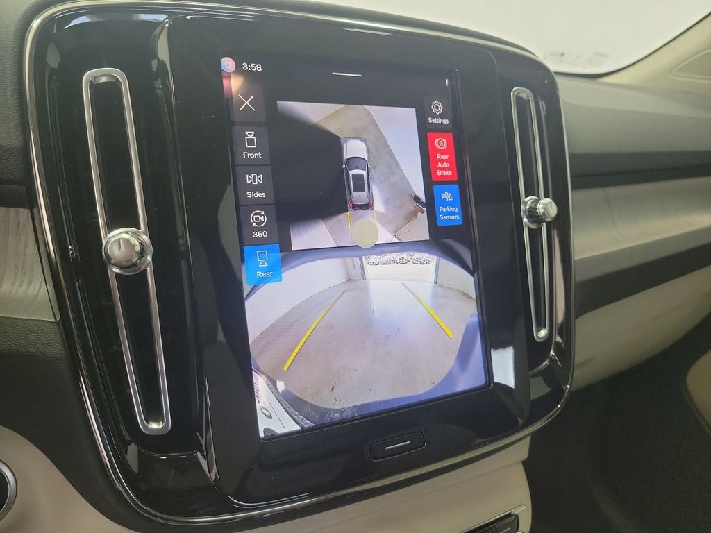 2026 Volvo XC40 B5 Ultra