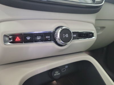 2026 Volvo XC40 B5 Ultra