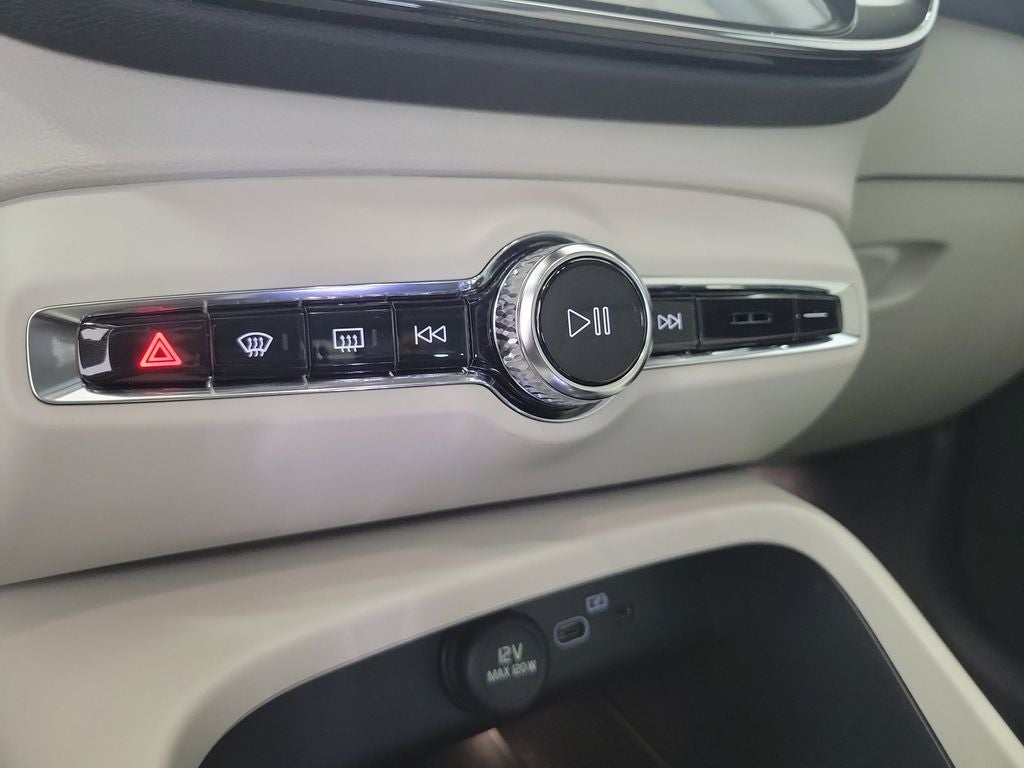 2026 Volvo XC40 B5 Ultra