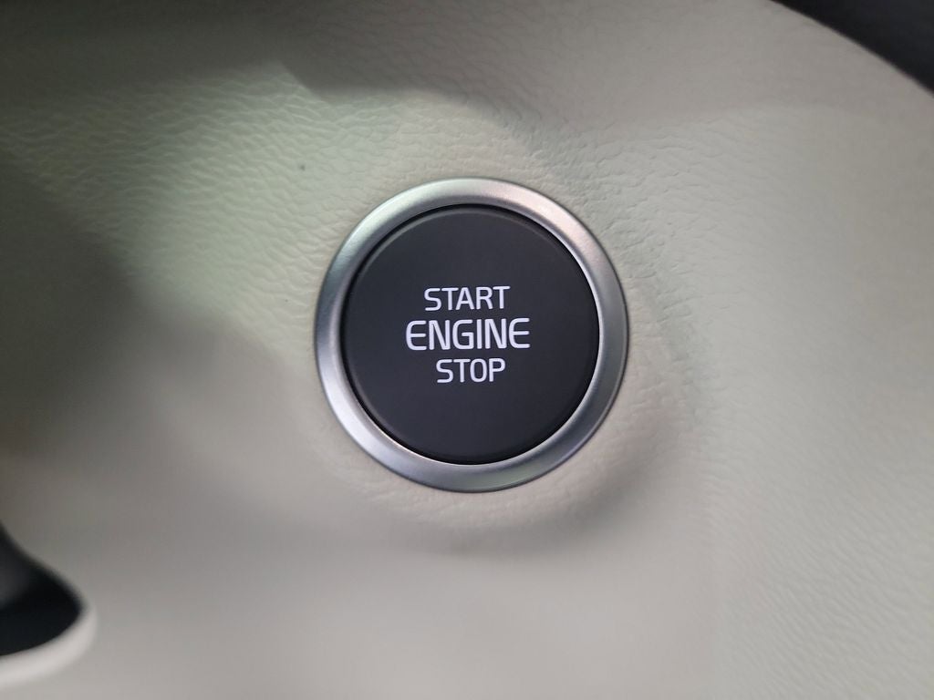 2026 Volvo XC40 B5 Ultra