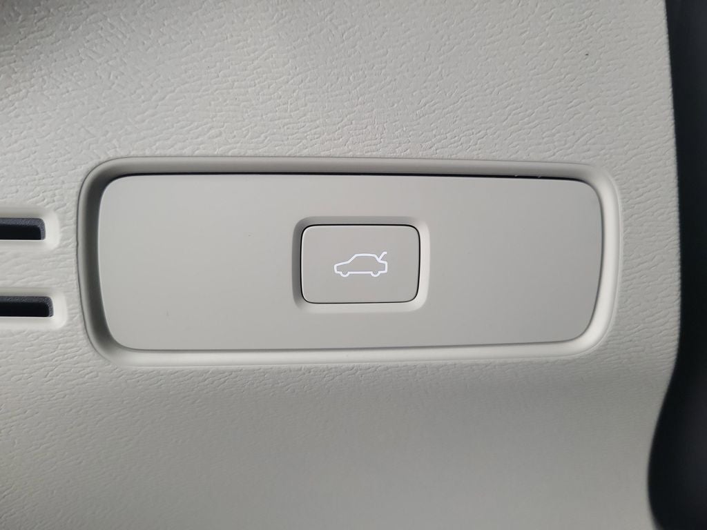 2026 Volvo XC40 B5 Ultra