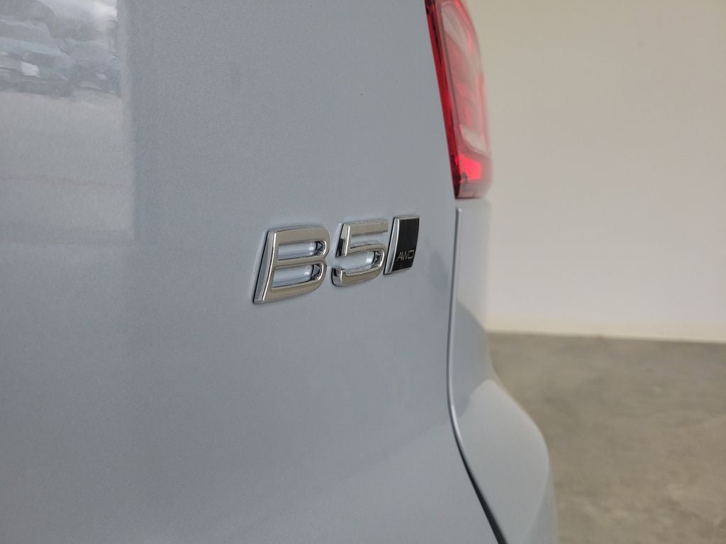 2026 Volvo XC40 B5 Ultra