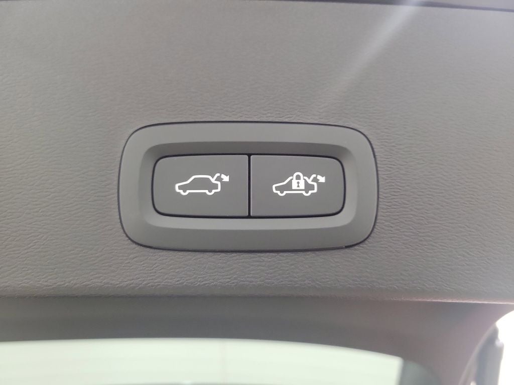 2026 Volvo XC40 B5 Ultra