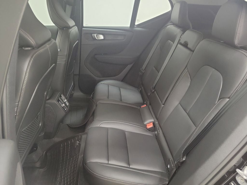 2026 Volvo XC40 B5 Ultra