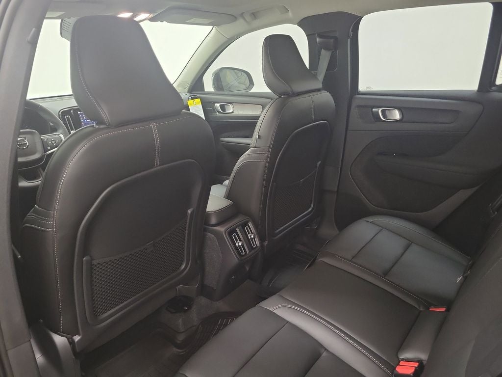 2026 Volvo XC40 B5 Ultra