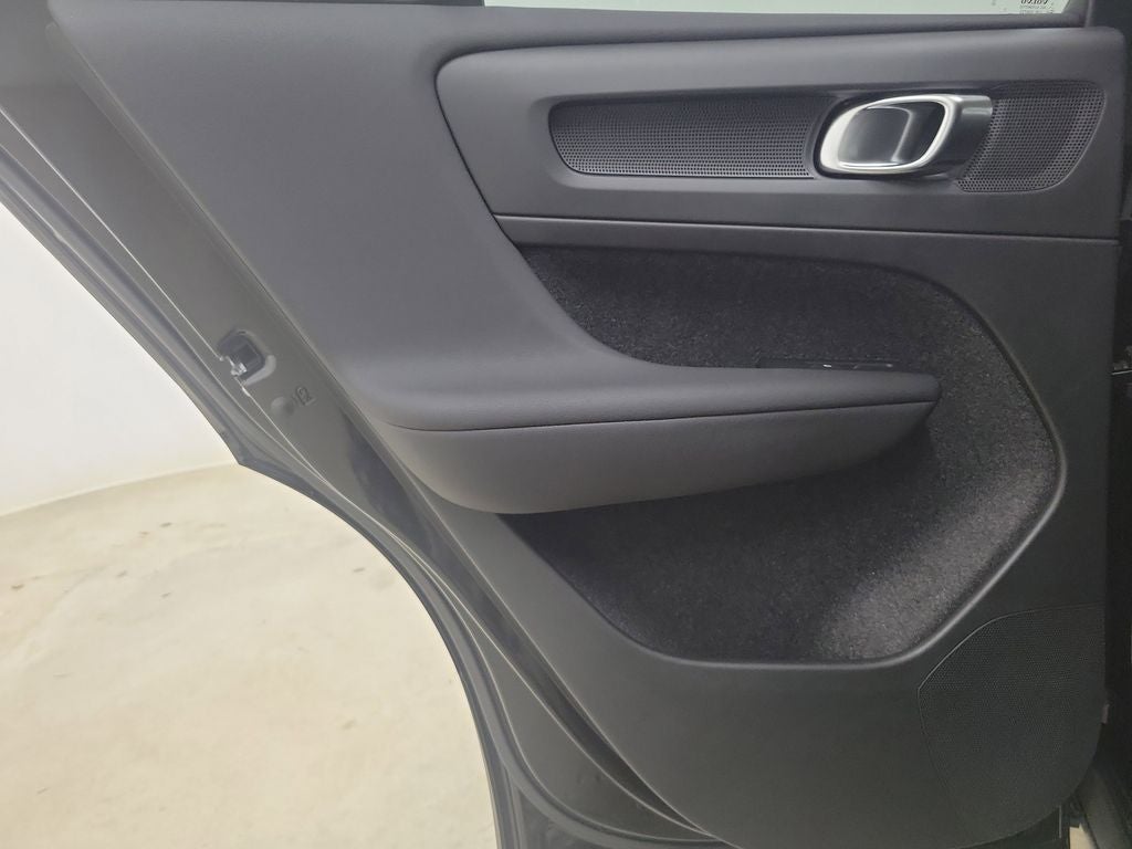 2026 Volvo XC40 B5 Ultra