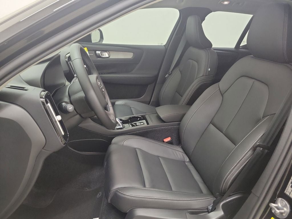 2026 Volvo XC40 B5 Ultra