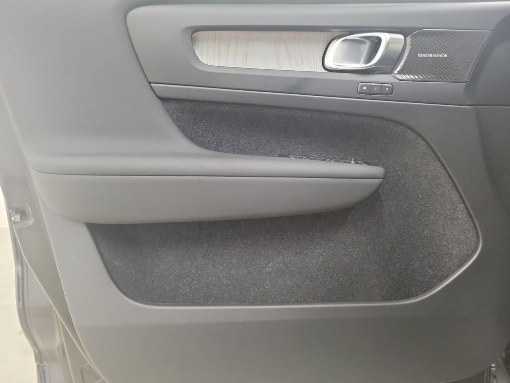 2026 Volvo XC40 B5 Ultra