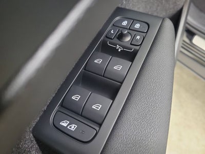 2026 Volvo XC40 B5 Ultra