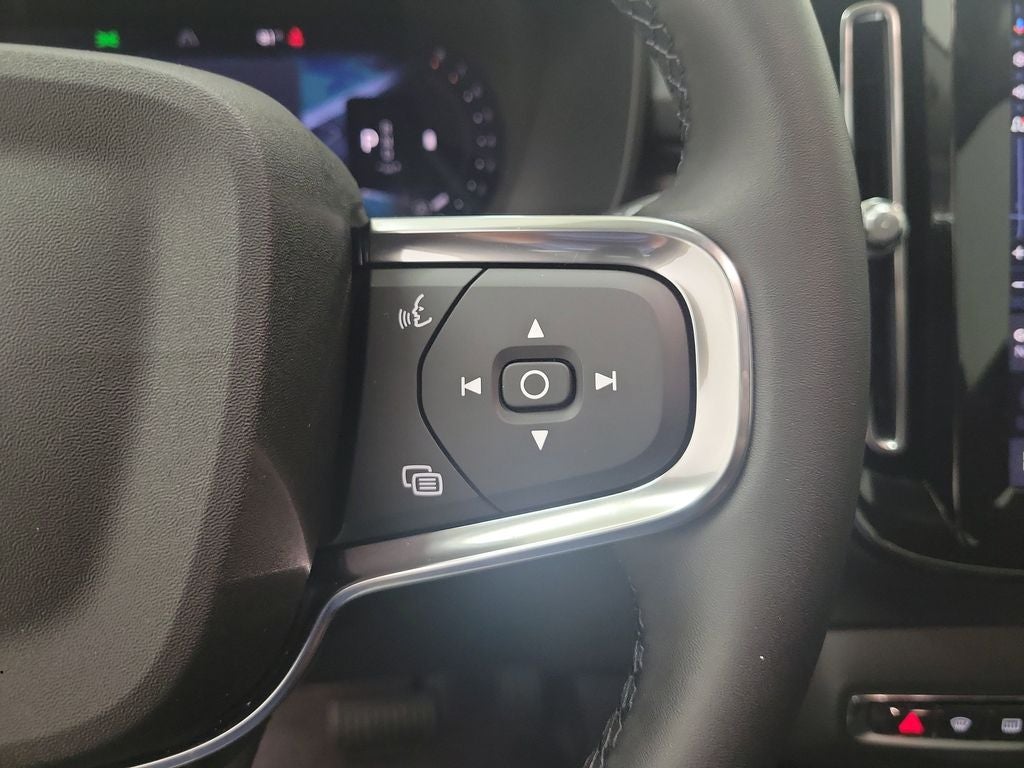 2026 Volvo XC40 B5 Ultra