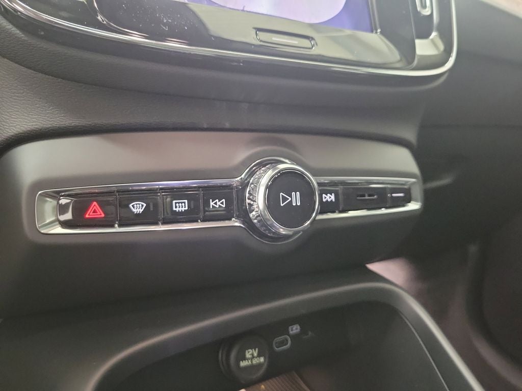 2026 Volvo XC40 B5 Ultra