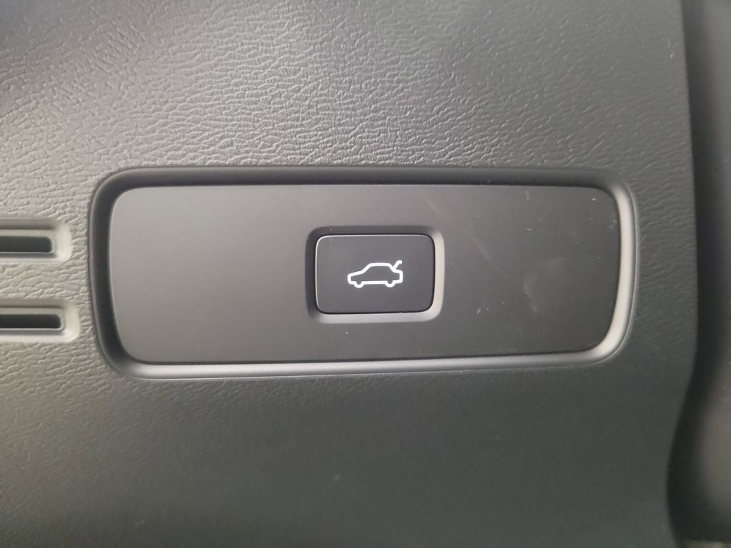 2026 Volvo XC40 B5 Ultra