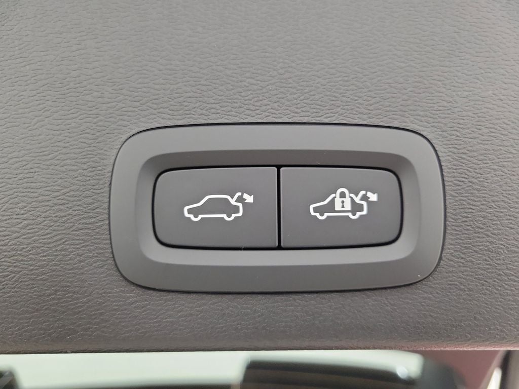 2026 Volvo XC40 B5 Ultra