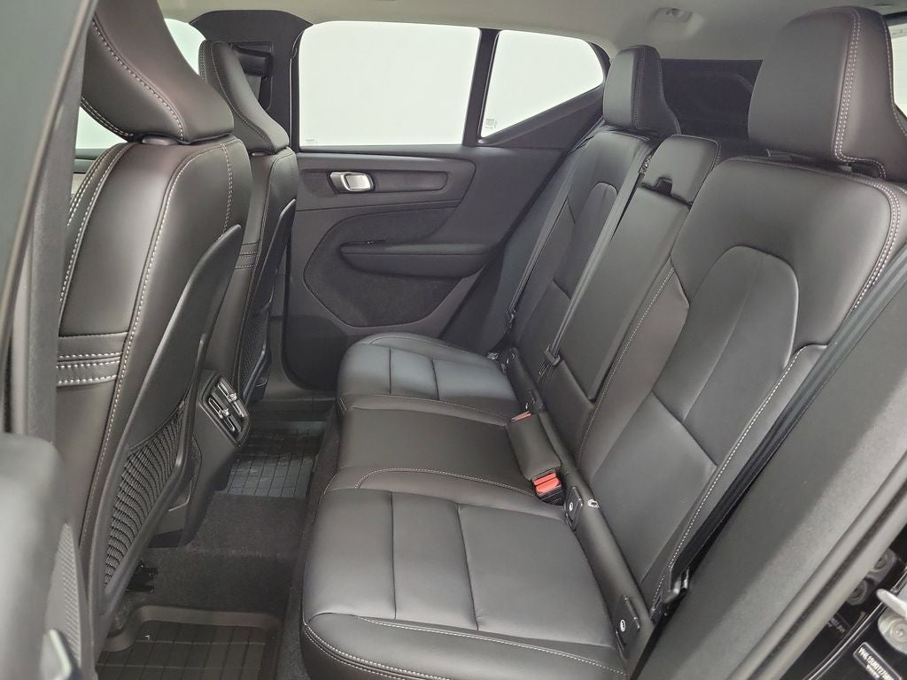 2026 Volvo XC40 B5 Ultra