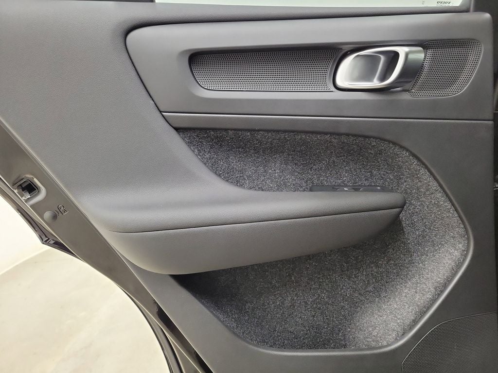 2026 Volvo XC40 B5 Ultra