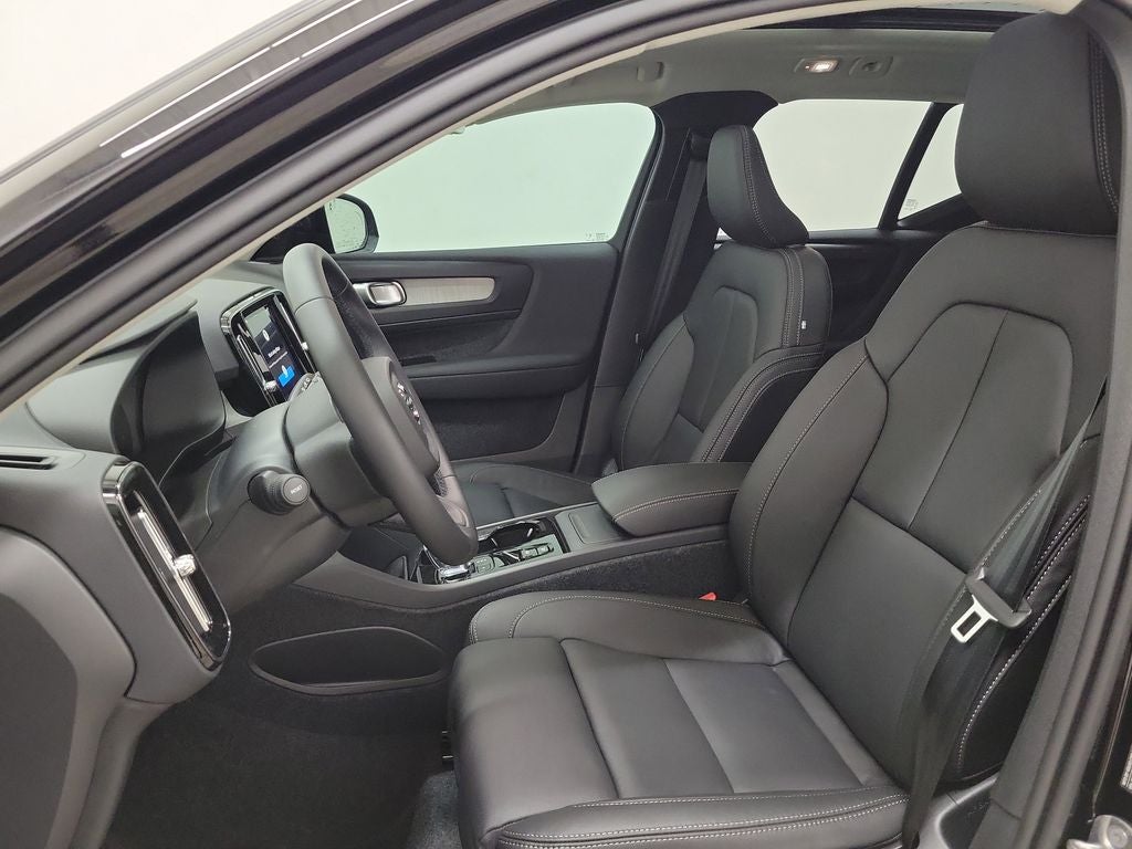 2026 Volvo XC40 B5 Ultra