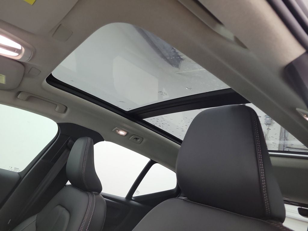 2026 Volvo XC40 B5 Ultra