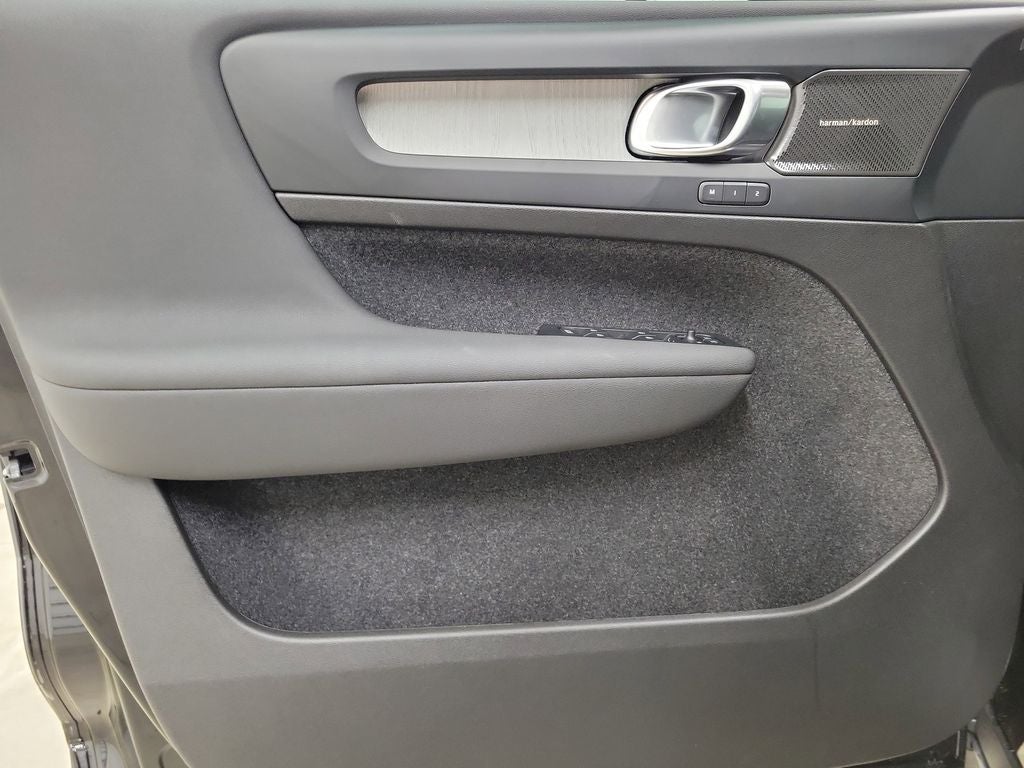 2026 Volvo XC40 B5 Ultra