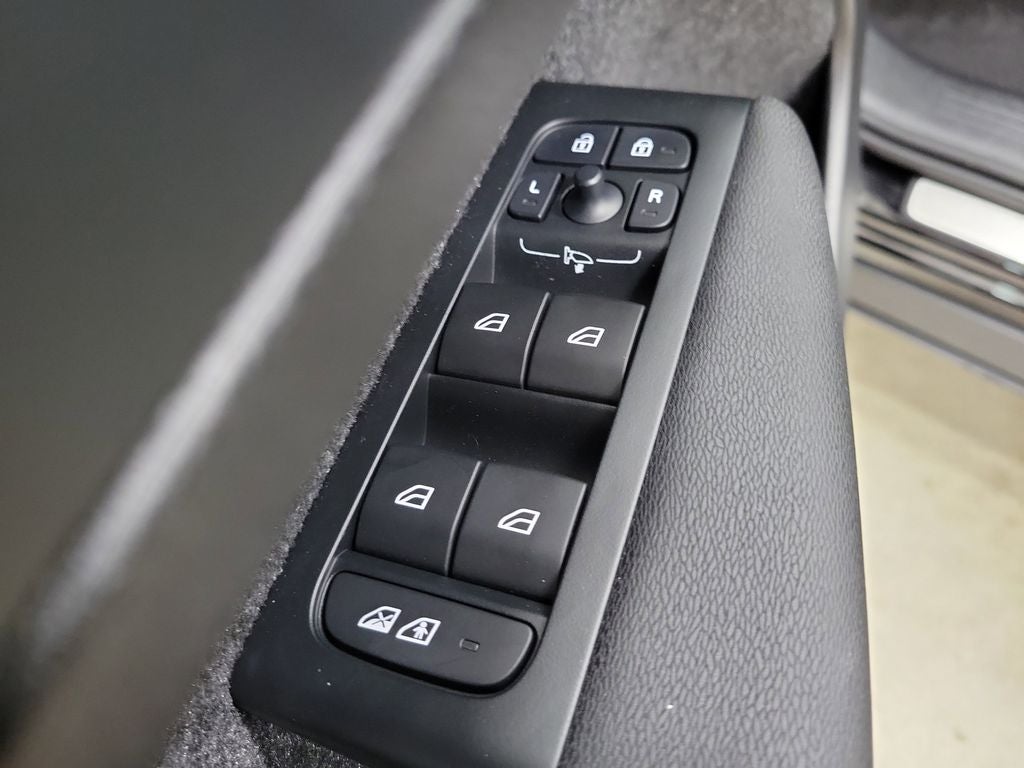 2026 Volvo XC40 B5 Ultra