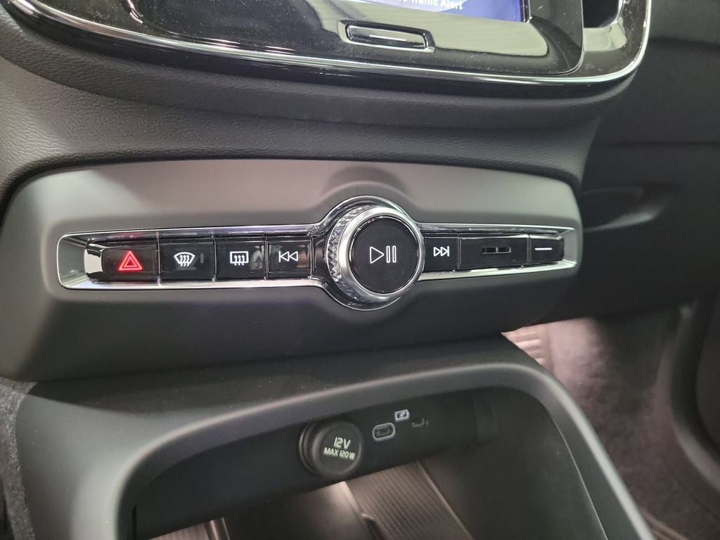 2026 Volvo XC40 B5 Ultra