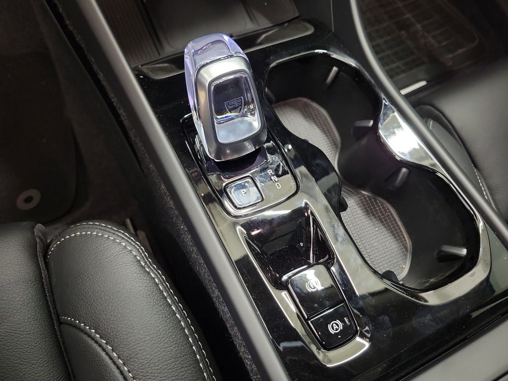 2026 Volvo XC40 B5 Ultra