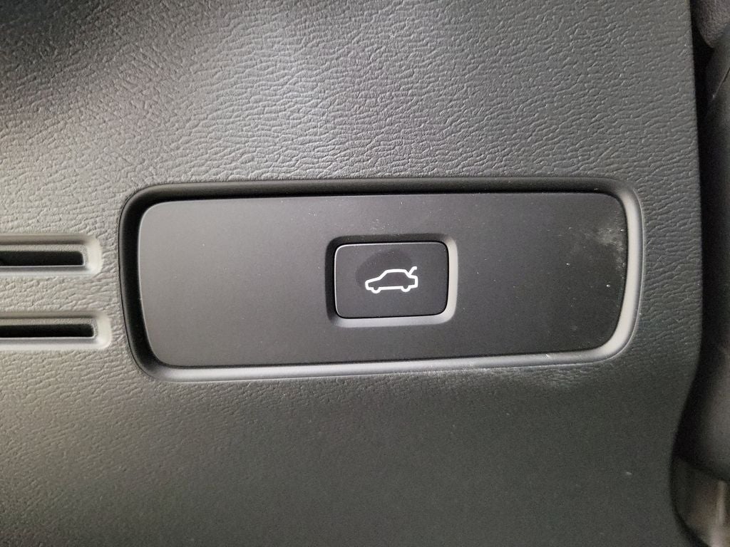 2026 Volvo XC40 B5 Ultra