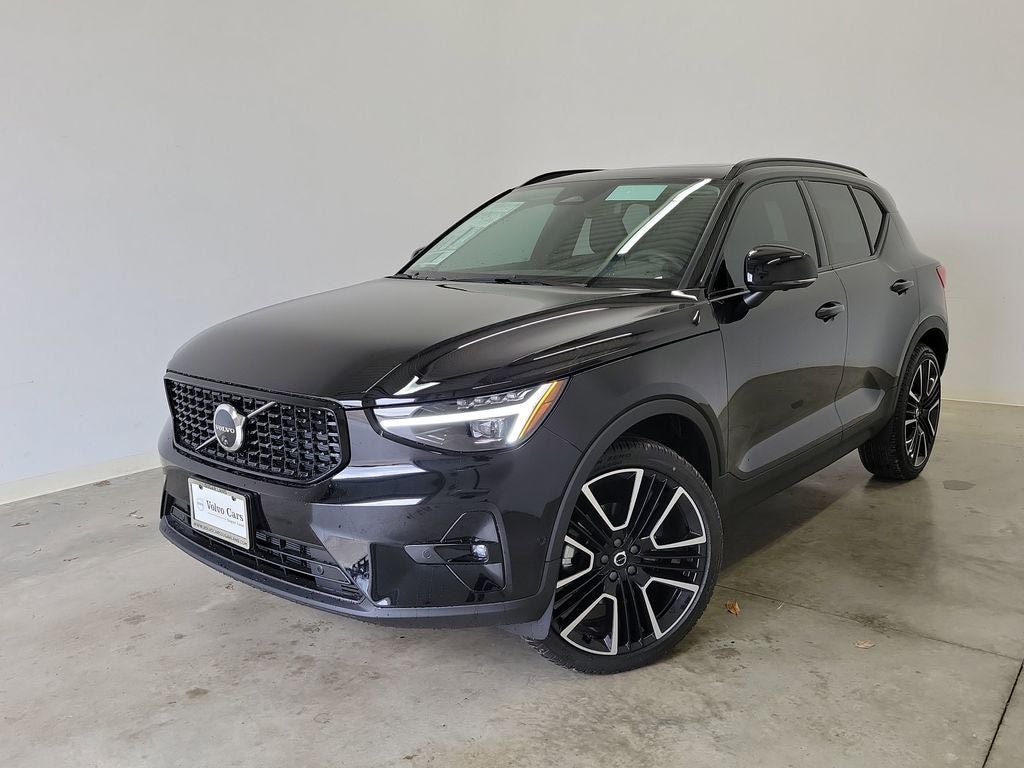 2026 Volvo XC40 B5 Ultra