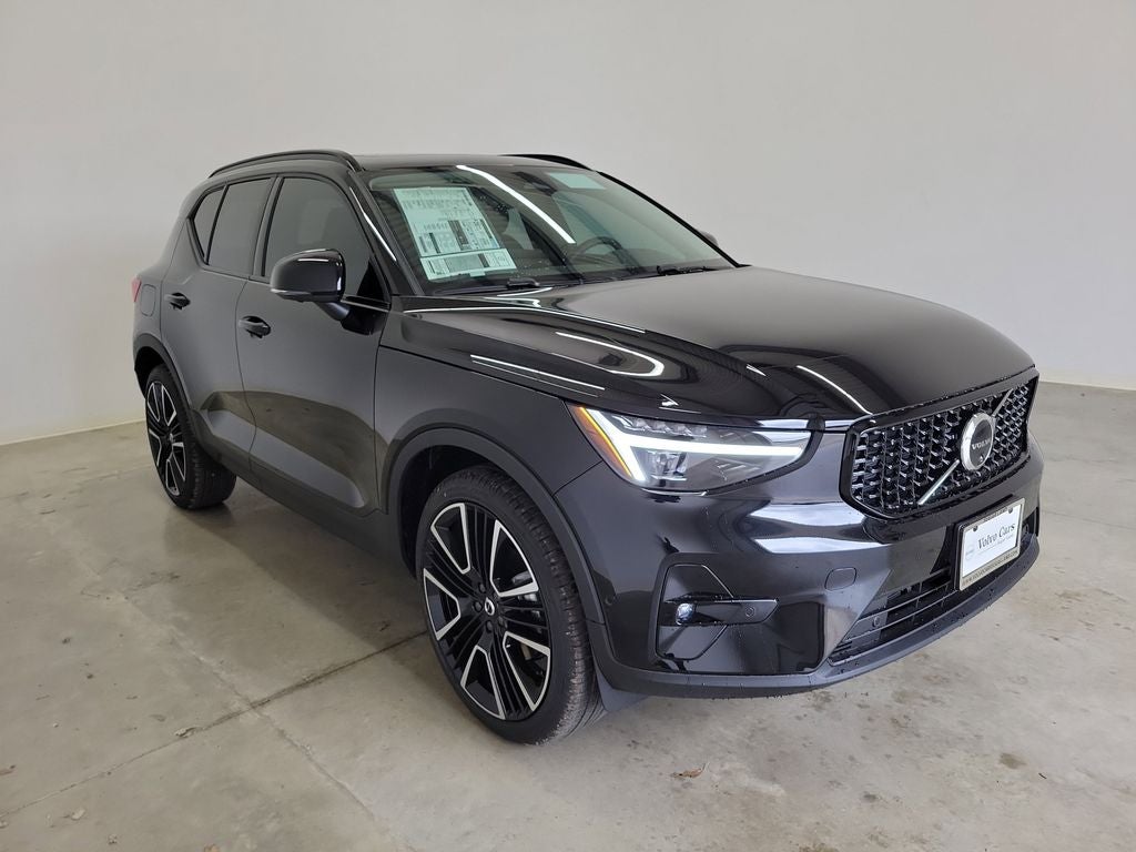 2026 Volvo XC40 B5 Ultra